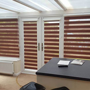 Рулонная штора День-Ночь медного цвета