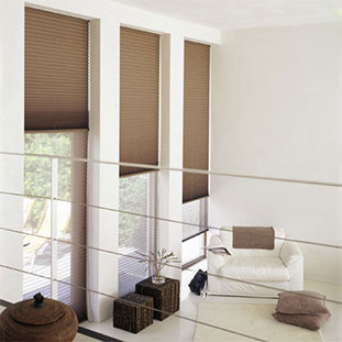 Штора плиссе цвета молочный шоколад